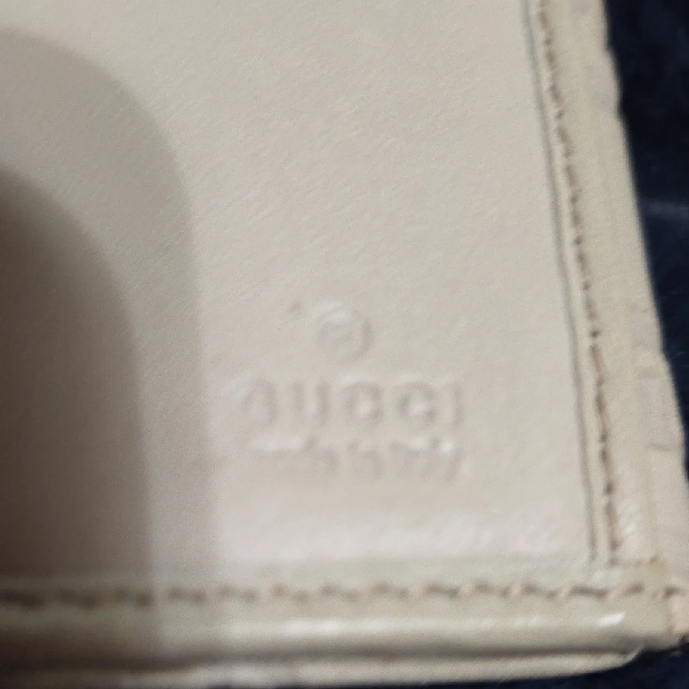 Gucci Beige Wallet with Gold Accent - Picture 4 of 12